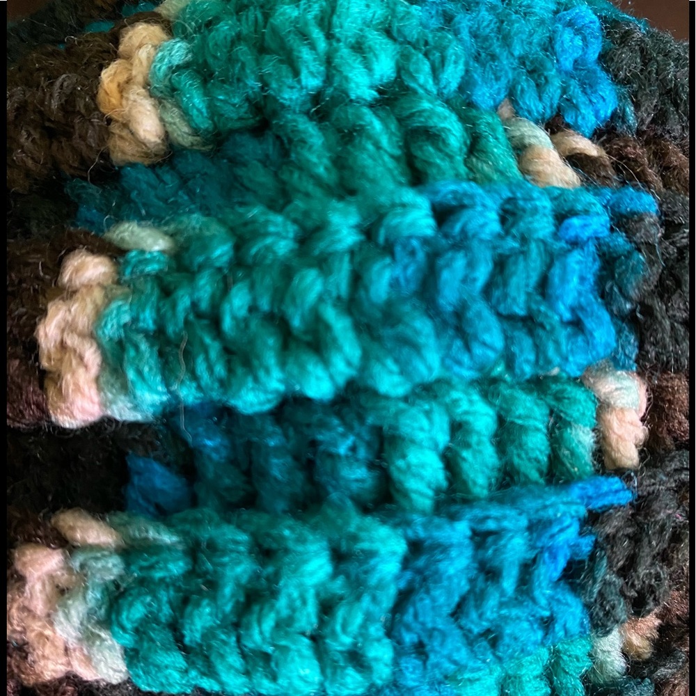 Hand-knitted Face Mask - Picture 8 of 10